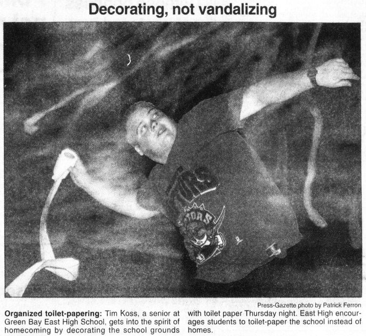 toilet-papering - Green Bay Press-Gazette (Wisconsin) – 29 September 1995