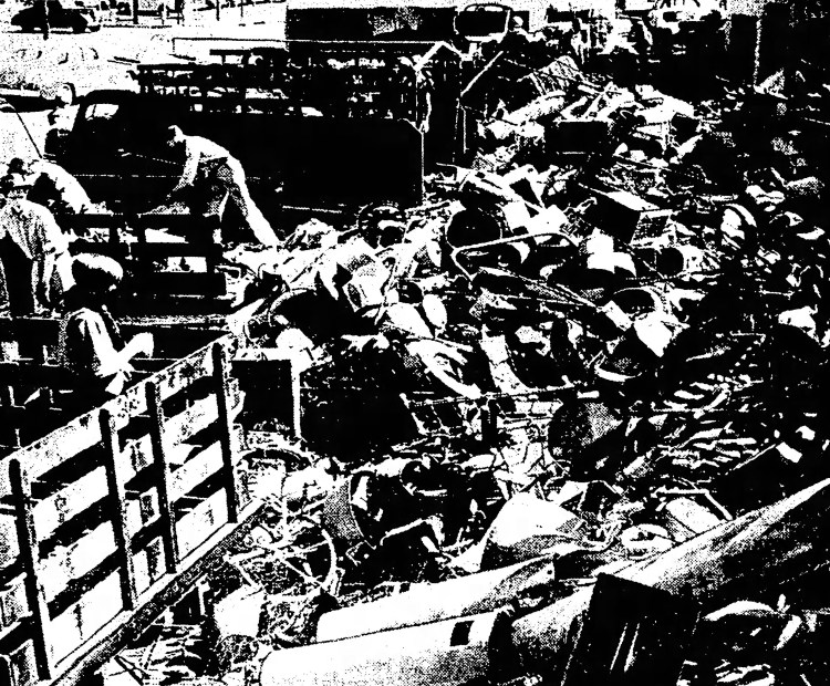 Fibber McGee's closet - The Daily Oklahoman (Oklahoma City, Oklahoma) - 11 April 1942